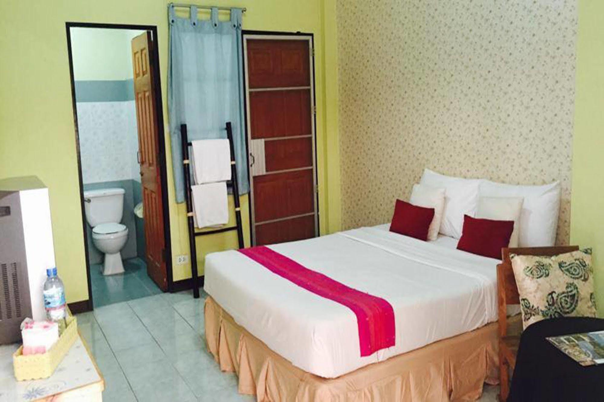 Thana Guesthouse Chiang Mai Exterior photo