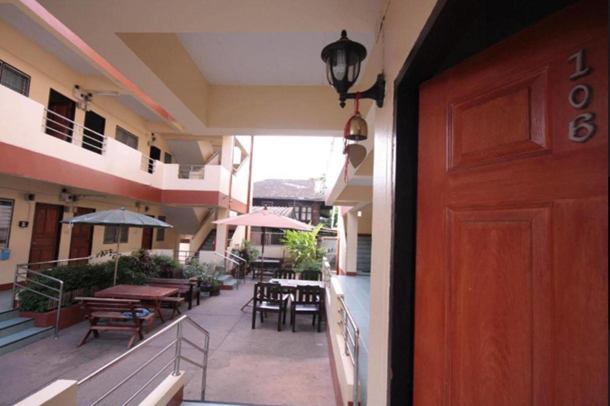 Thana Guesthouse Chiang Mai Exterior photo